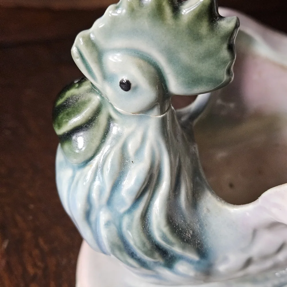 Vintage Hull Pottery Rooster Planter.